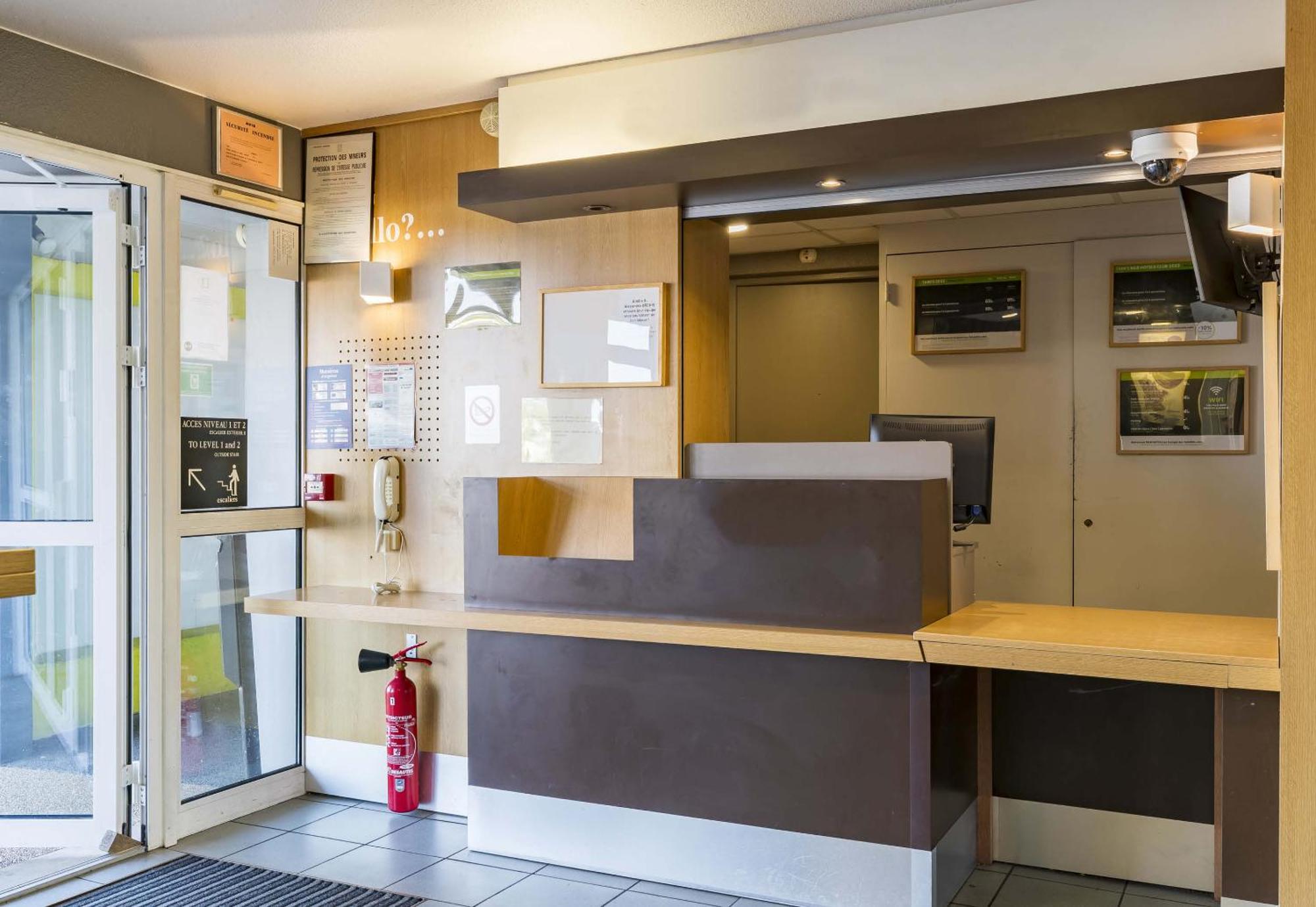 B&B Hotel Orleans Ouest 拉沙佩勒-圣梅曼 外观 照片